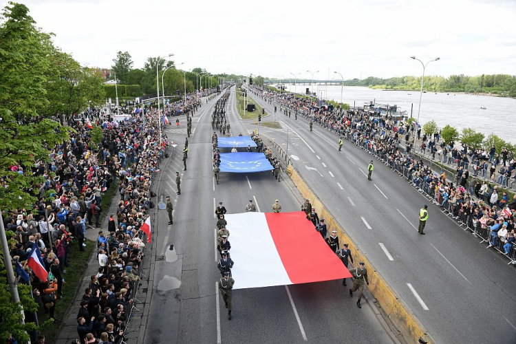 Defilada „Silni w sojuszach” w Warszawie. Fot. PAP/R. Pietruszka