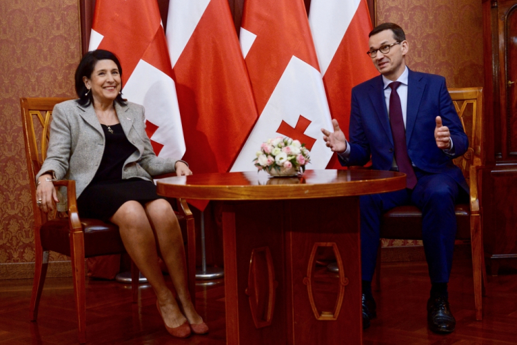 Warszawa, 08.05.2019. Premier Mateusz Morawiecki (P) i prezydent Gruzji Salome Zurabiszwili (L) podczas spotkania w KPRM, 8 bm. Prezydent Gruzji składa oficjalną wizytę w Polsce. Fot. PAP/J. Kamiński