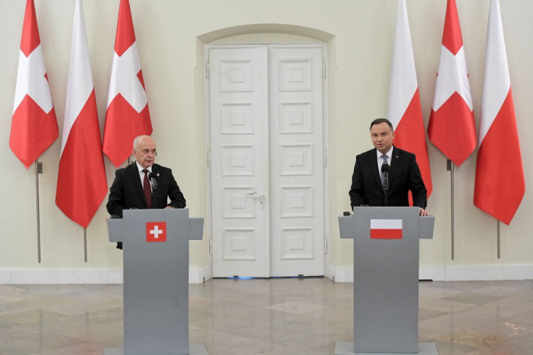 Prezydent RP Andrzej Duda (P) i prezydent Szwajcarii Ueli Maurer (L) podczas wspólnej konferencji prasowej. Fot. PAP/R. Pietruszka