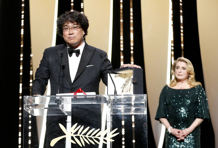 Bong Joon-Ho odebrał Złotą Palmę 72. Międzynarodowego Festiwalu Filmowego w Cannes. Fot. PAP/EPA