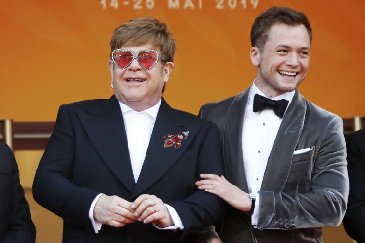 Elton John (L) and Taron Egerton (P). Fot. PAP/EPA