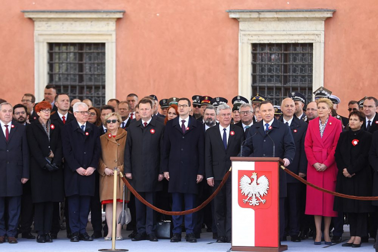 Prezydent Andrzej Duda przemawia podczas uroczystości z okazji Święta Konstytucji 3 Maja na pl. Zamkowym w Warszawie. Fot. PAP/R. Guz