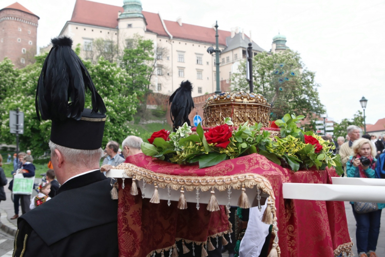  Procesja ku czci św. Stanisława z Wawelu do klasztoru oo. Paulinów na Skałkę.  PAP/Ł. Gągulski