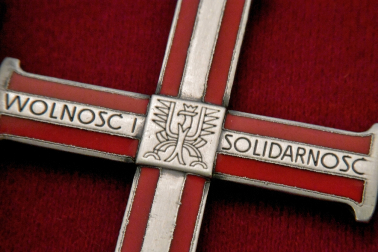 Krzyż Wolności i Solidarności. Fot. PAP/M. Kulczyński