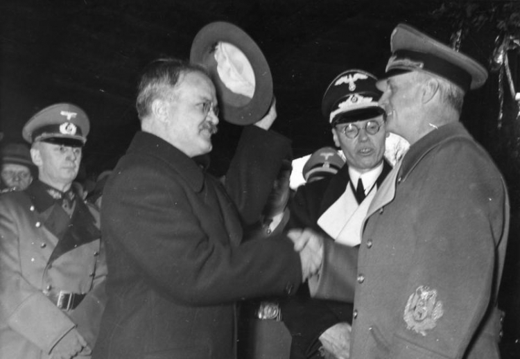 Wiaczesław Mołotow i Joachim von Ribbentrop w Berlinie, 1940 r. Źródło: Bundesarchiv