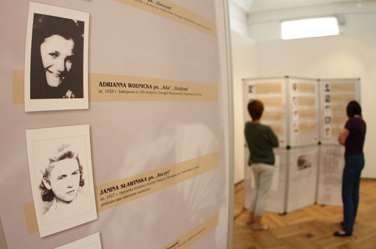 Ekspozycja „Kobiety w Powstaniu Warszawskim” w Muzeum Niepodległości w Warszawie. 2011 r. Fot. PAP/B. Zborowski