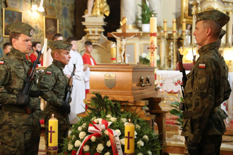 Uroczystości pogrzebowe żołnierza wyklętego kpr. Adama Domalika "Kowboja". Fot. PAP/G. Momot