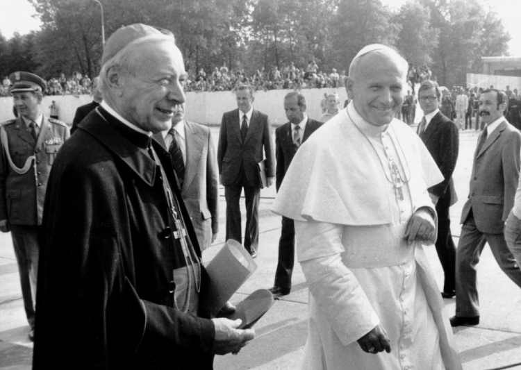 Kraków, 10.06.1979. Pierwsza pielgrzymka papieża Jana Pawła II do Polski – pożegnanie na lotnisku w Balicach. Fot. PAP/J. Morek