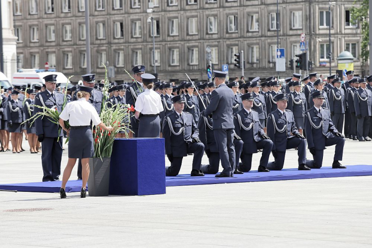 Centralne Obchody Święta Służby Więziennej w stulecie istnienia formacji - główne uroczystości na pl. Piłsudskiego w Warszawie. Fot. PAP/W. Olkuśnik