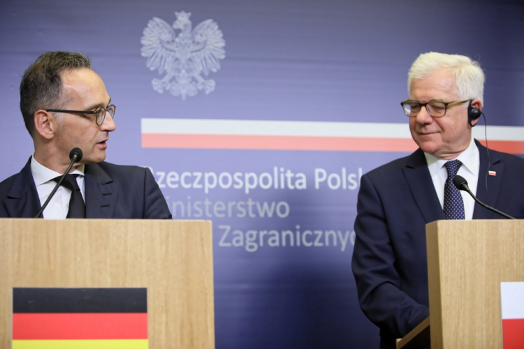 Warszawa, 31.07.2019. Ministrowie spraw zagranicznych, Niemiec Heiko Maas (L) i RP Jacek Czaputoiwcz (P) podczas konferencji prasowej po spotkaniu w Warszawie, 31 bm. Szef niemieckiego MSZ jest z dwudniową wizytą w Polsce, która jest związana m.in. z obchodami 75. rocznicy wybuchu Powstania Warszawskiego. Fot. PAP/L. Szymański