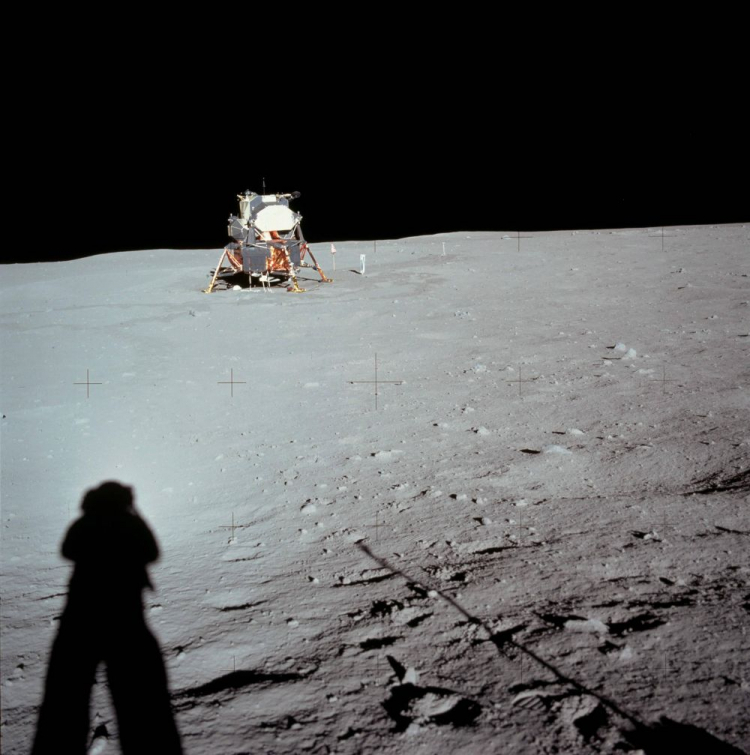 Lądownik sfotografowany przez Neila Armstronga podczas misji Apollo 11. Fot. PAP/Newscom