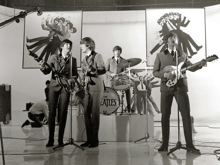 Beatlesi na planie filmu „A Hard Day's Night”. Fot. PAP/Photoshot