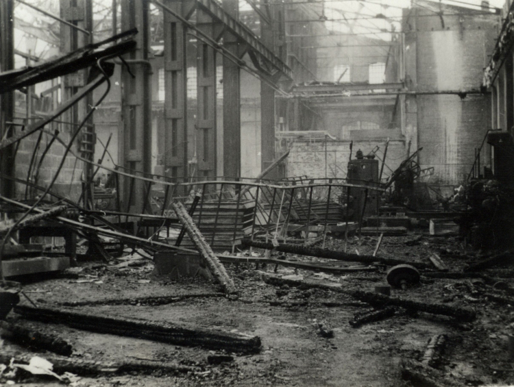 Hala po pożarze w 1949 r. Źródło: IPN