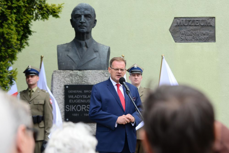 Warszawa, 04.07.2019. Szef Urzędu do Spraw Kombatantów i Osób Represjonowanych Jan Józef Kasprzyk przemawia w 76. rocznicę tragicznej śmierci generała W. Sikorskiego.  PAP/J. Kamiński