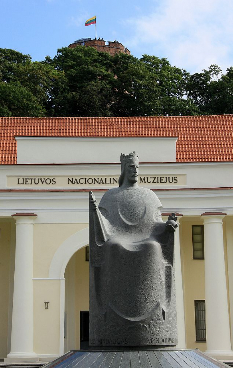 Pomnik króla Mendoga w Wilnie. Fot. PAP/J. Undro