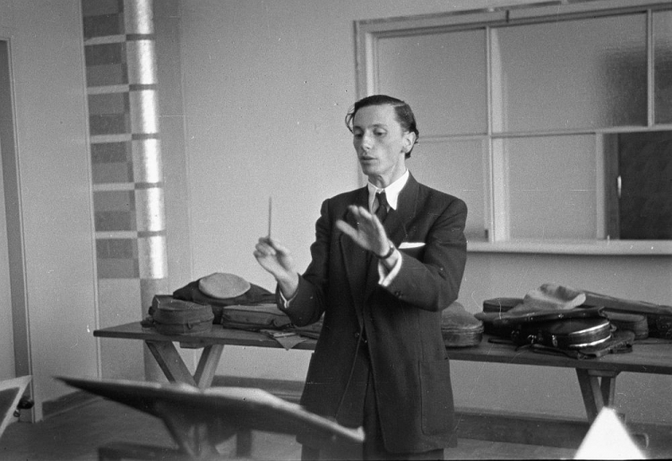 Andrzej Panufnik. 1946 r. Fot. PAP/CAF/S. Dąbrowiecki