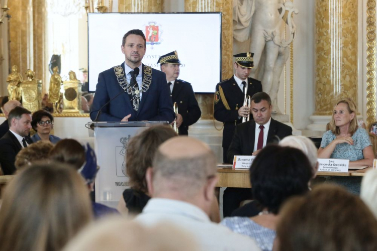 Warszawa, 31.07.2019. Prezydent Warszawy Rafał Trzaskowski podczas uroczystej sesji Rady Warszawy zorganizowanej na Zamku Królewskim w Warszawie w 75. rocznicę wybuchu powstania warszawskiego.  PAP/W. Olkuśnik