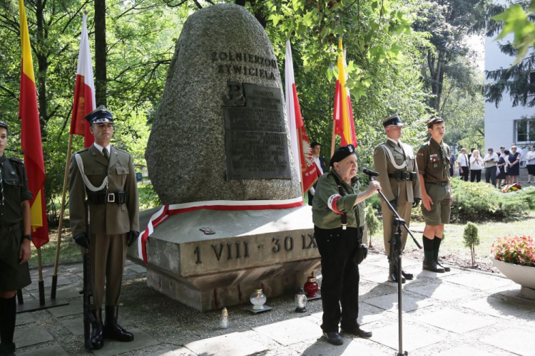 Warszawa, 29.07.2019. Uroczystości przy Kamieniu "Żołnierzom Żywiciela" w ramach obchodów 75. rocznicy wybuchu Powstania Warszawskiego w Warszawie. PAP/W.  Olkuśnik