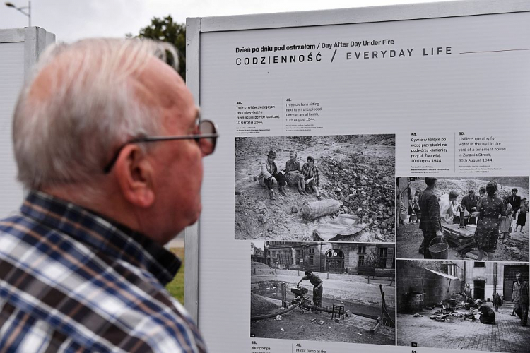 Uroczyste otwarcie wystawy zdjęć Joachima Joachimczyka „Joachima” w Gdyni z okazji 75. rocznicy Powstania Warszawskiego. Fot. PAP/M. Gadomski