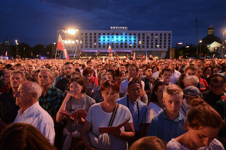 Koncert „Warszawiacy śpiewają (nie)zakazane piosenki” na placu Piłsudskiego w Warszawie. 01.08.2019. Fot. PAP/M. Obara