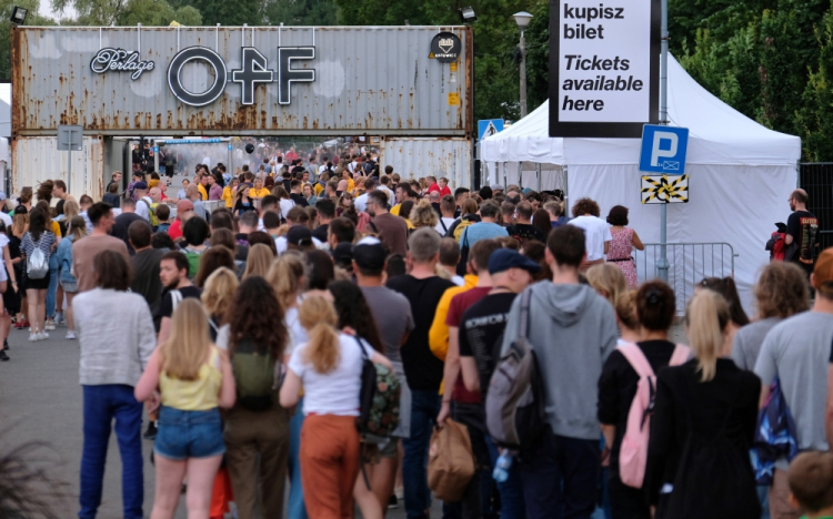 Katowice, 02.08.2019. Off Festival - jeden z najważniejszych letnich festiwali muzycznych w Polsce - rozpoczął się 2 bm. w Dolinie Trzech Stawów w Katowicach. Przez trzy dni odbędzie się blisko 80 koncertów na 5 scenach. Organizatorzy spodziewają się nawet 20 tys. uczestników. Fot. PAP/A. Grygiel