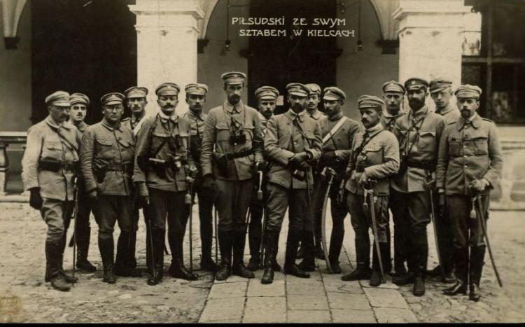 Sztab Strzelecki po zajęciu Kielc w sierpniu 1914 roku. Źródło: BN Polona