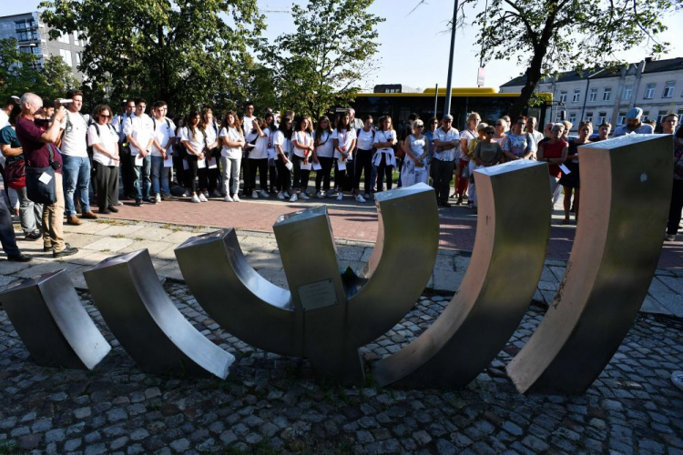 Uroczystości przy pomniku "Menora" w Kielcach. Fot. PAP/P. Polak