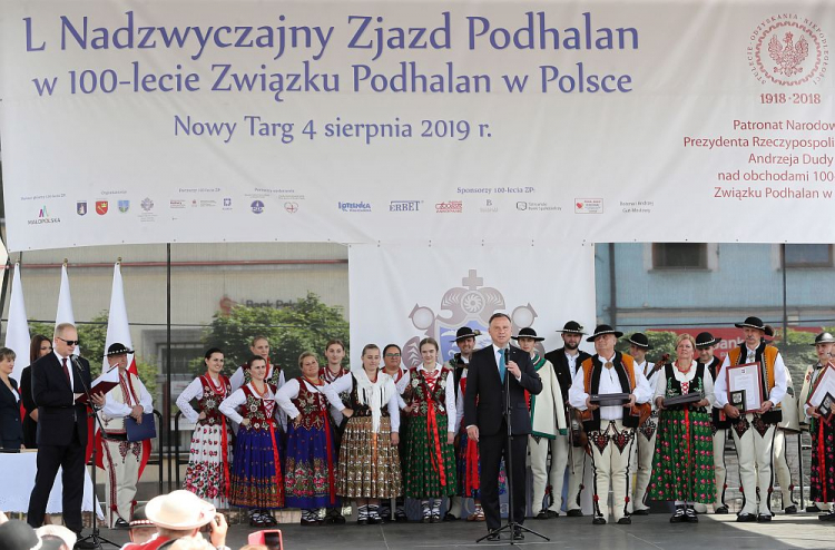 Prezydent Andrzej Duda (C) podczas uroczystości z okazji 100. rocznicy powstania Związku Podhalan w Polsce. Fot. PAP/G. Momot