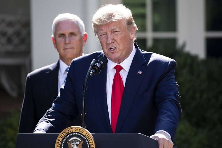 Prezydent USA Donald Trump (P) i wiceprezydent Mike Pence. 29.08.2019. Fot. PAP/EPA