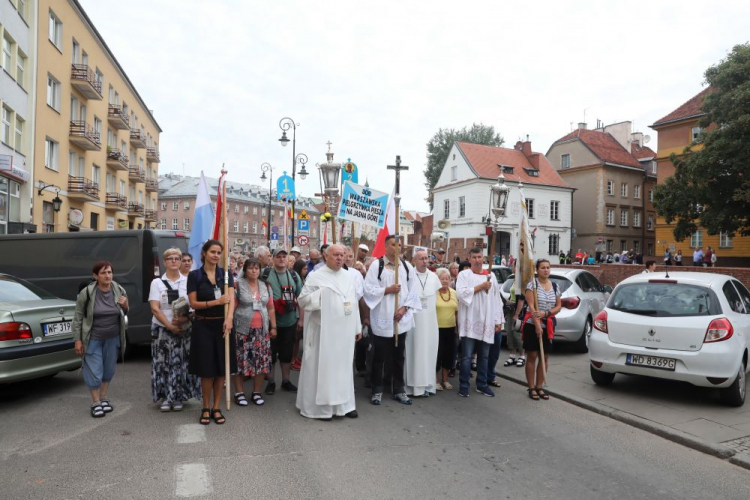 Uczestnicy 308. Warszawskiej Pielgrzymki Pieszej na Jasną Górę. Fot. PAP/T. Gzell