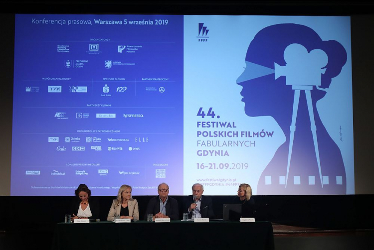 Od lewej: pełnomocnik prezydenta Gdyni ds. kultury Maja Wagner, kierownik Działu Upowszechniania Kultury Filmowej i Promocji PISF Monika Piętas-Kurek, przewodniczący Rady Programowej FPFF Wojciech Marczewski, dyrektor Festiwalu Leszek Kopeć oraz rzecznik festiwalu Magdalena Jacoń podczas konferencji prasowej gdyńskiego 44. Festiwalu Polskich Filmów Fabularnych w Kinie Kultura w Warszawie. Fot. PAP/W. Olkuśnik