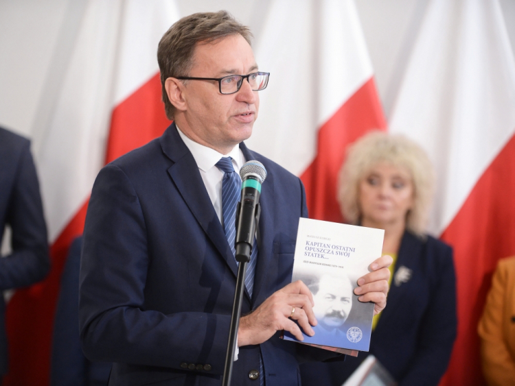 Warszawa, 25.09.2019. Prezes IPN Jarosław Szarek podczas otwarcia wystawy pt. "Pierwsza odsłona. Okupacja niemiecka na Kaszubach i Kociewiu, 1939 r.", 25 bm. w siedzibie Senatu w Warszawie. Fot. PAP/M. Obara