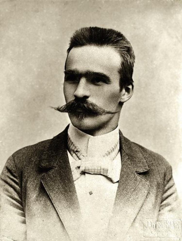 Józef Piłsudski, 1899 r. Źródło: Wikimedia Commons