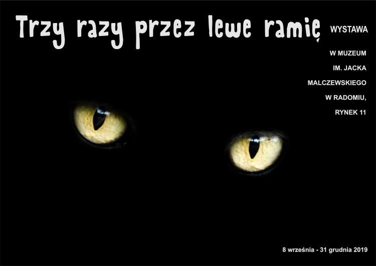 Plakat wystawy „Trzy razy przez lewe ramię” w Muzeum im. Jacka Malczewskiego w Radomiu. Źródło: MJM