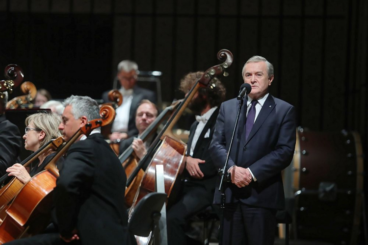 Wicepremier, minister kultury i dziedzictwa narodowego Piotr Gliński (P) wziął udział w inauguracji sezonu Filharmonii Łódzkiej im. Artura Rubinsteina. Fot. PAP/R. Zawistowski