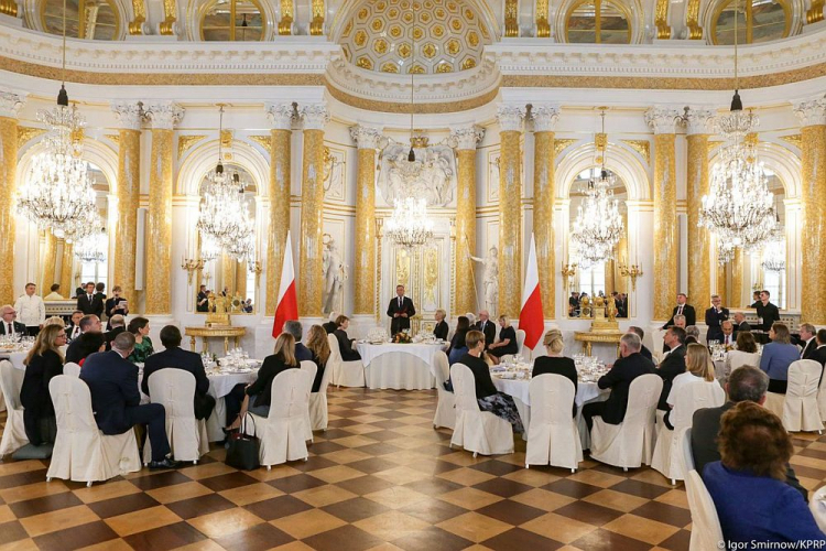 Oficjalny obiad na Zamku Królewskim w Warszawie wydany przez prezydenta Andrzeja Dudę dla szefów delegacji zaproszonych na uroczyste obchody 80. rocznicy wybuchu II wojny światowej. Fot. Igor Smirnow / Kancelaria Prezydenta RP