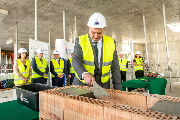 Przewodniczący Kolegium IPN prof. Wojciech Polak uroczystość wmurowania kamienia węgielnego pod budynek siedziby Delegatury Instytutu Pamięci Narodowej w Bydgoszczy. Fot. PAP/T. Żmijewski