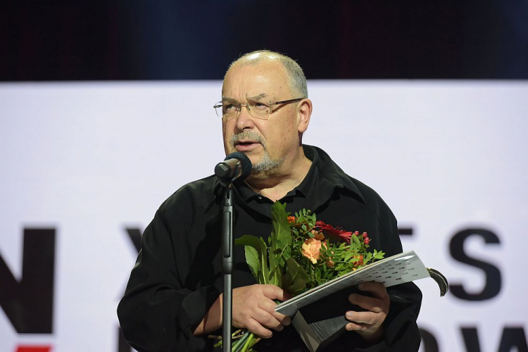 Reżyser Lech Majewski odebrał nagrodę „Platynowy opornik”, podczas gali zamknięcia XI Festiwalu Filmowego „Niepokorni Niezłomni Wyklęci” w Gdyni. Fot. PAP/R. Jocher