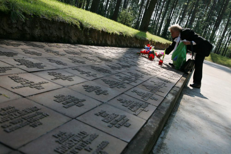 Miednoje, Rosja, 04.09.2008. Polski Cmentarz wojenny w Miednoje, gdzie spoczywa 6361 policjantów i żołnierzy, jeńców obozu NKWD w Ostaszkowie, zamordowanych w 1940 roku. Fot. PAP/P/Supernak