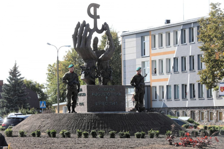 Augustów, 23.09.2019. Uroczystość odsłonięcia pomnika w hołdzie Ofiarom Obławy Augustowskiej. Fot. PAP/A. Reszko