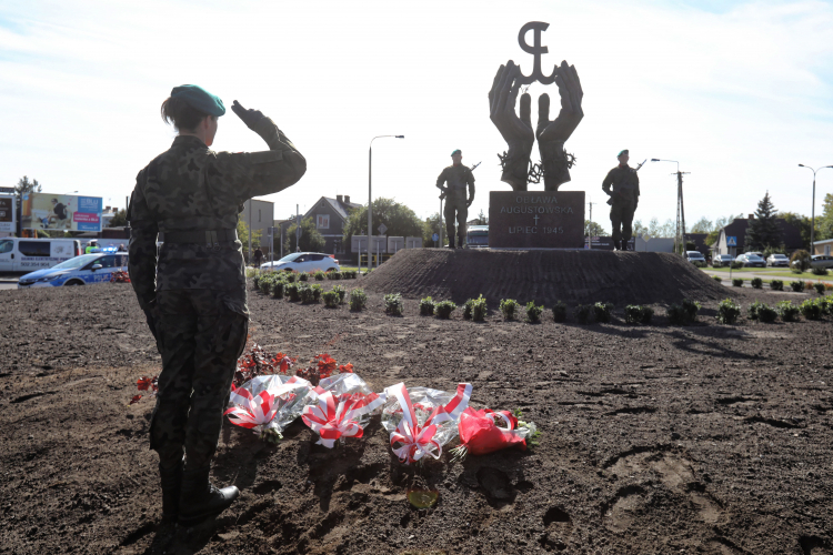 Augustów, 23.09.2019. Uroczystość odsłonięcia pomnika w hołdzie Ofiarom Obławy Augustowskiej. Fot. PAP/A. Reszko