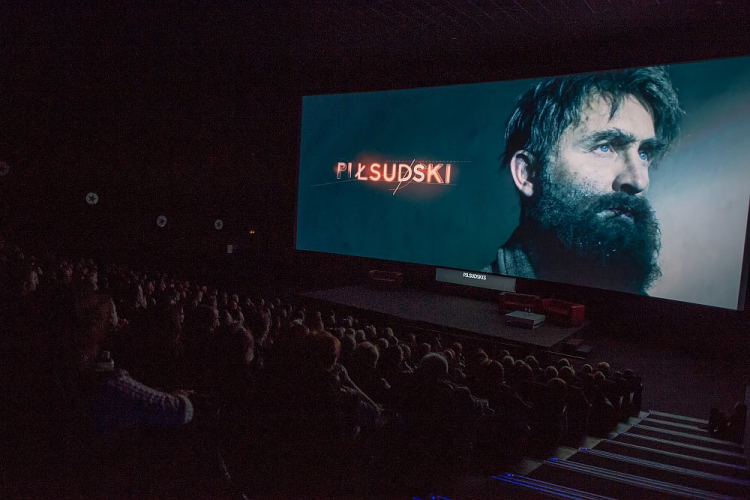 Pokaz filmu „Piłsudski” w reż. Michała Rosy, który odbył się w ramach Festiwalu Filmu Polskiego w Wilnie. 11.10.2019. Fot. PAP/V. Doveiko