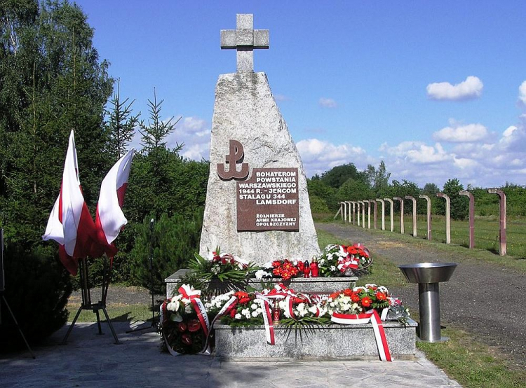 Pomnik Powstańców Warszawskich - Jeńców Stalagu 344 Lamsdorf. Fot. Zbiory Centralnego Muzeum Jeńców Wojennych w Łambinowicach-Opolu