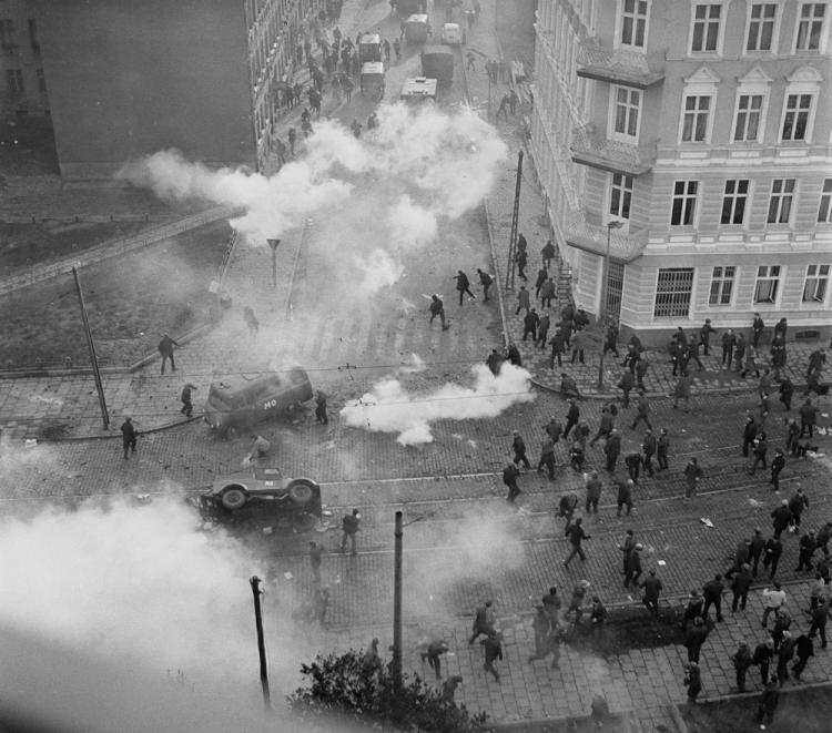 Grudzień '70 w Szczecinie. Fot. PAP/CAF/A. Witusz