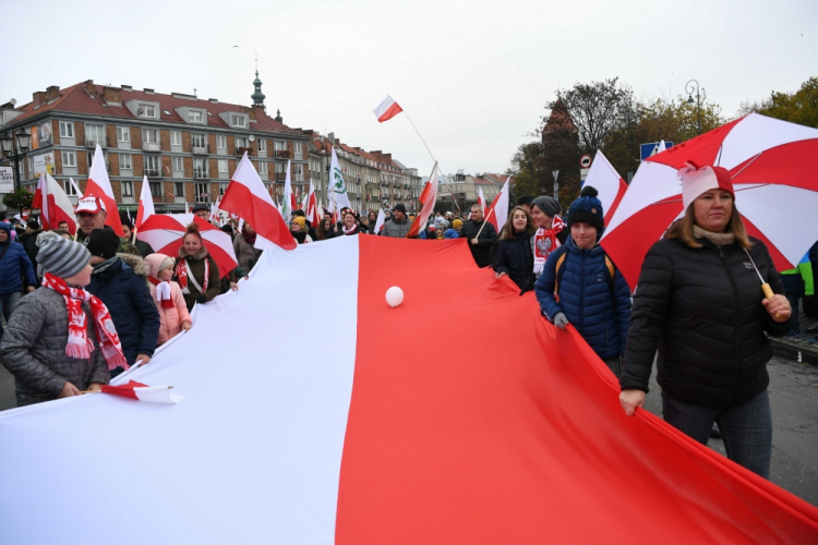 Gdańsk, 11.11.2019. Uczestnicy Parady Niepodległości z okazji obchodów Święta Niepodległości, która przeszła 11 bm. ulicami Gdańska. Fot. PAP/A. Warżawa