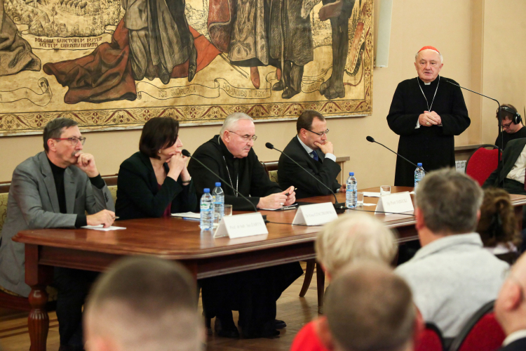 Warszawa, 21.11.2019. Prof. Jan Żaryn, prof. Antoni Dudek, dr Ewa Czaczkowska, bp Piotr Jarecki oraz Metropolita Warszawski kard. Kazimierz Nycz podczas konferencji otwierającej cykl debat "Myśląc z Wyszyńskim".  PAP/M. Marek