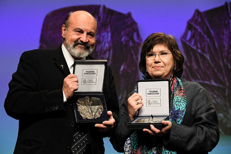 Prof. Barbara Engelking i ks. prof. Tomas Halik odebrali Medale Św. Jerzego. Fot. PAP/J. Bednarczyk