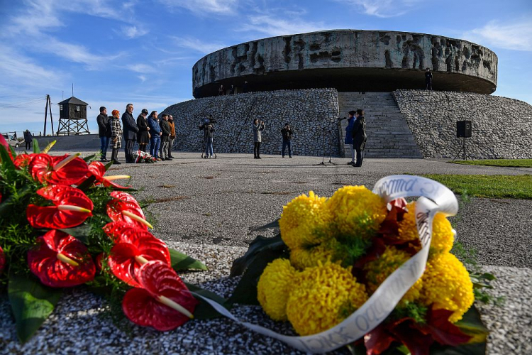 Uroczystości w 76. rocznicę akcji „Erntefest” na terenie Państwowego Muzeum na Majdanku w Lublinie. Fot. PAP/W. Jargiło