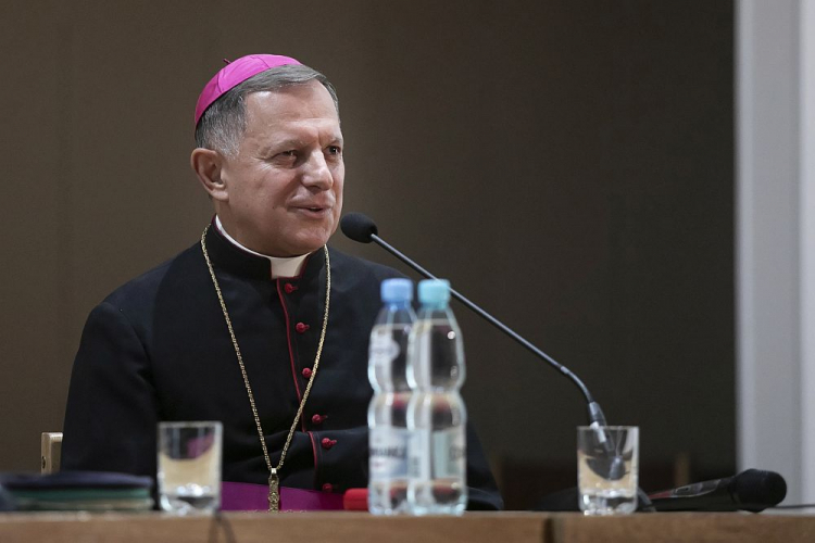 Arcybiskup Mieczysław Mokrzycki podczas wykładu pt. „Rozmowa ze świadkiem świętości” i spotkania ze studentami Katolickiego Uniwersytetu Lubelskiego. Lublin, 14.11.2019. Fot. PAP/J. Szydłowski