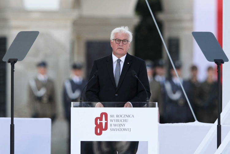 Warszawa, 01.09.2019. Uroczystości na placu Piłsudskiego. Przemawia prezydent Niemiec Frank-Walter Steinmeier. Fot. PAP/L. Szymański